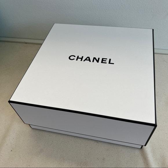 BRAND NEW Empty Chanel Gift Box - Picture 1 of 8